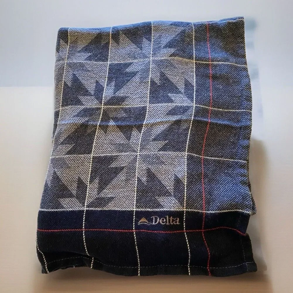 DELTA AIRLINES JOHN‎ HOSRFALL BLANKET THROW FIRST CLASS SNOWFLAKE 48x70